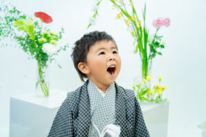 七五三撮影をする3歳の男の子